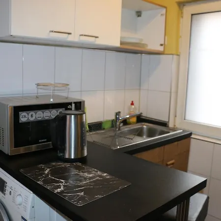 City 2- Flat Near Uni And Limbecker Platz Apartment