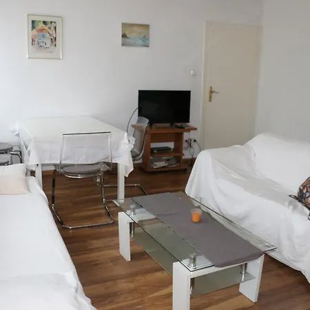 City 2- Flat Near Uni And Limbecker Platz Apartment