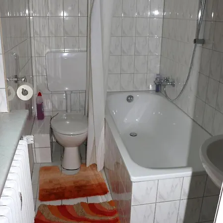 2- Flat Near Uni And Limbecker Platz